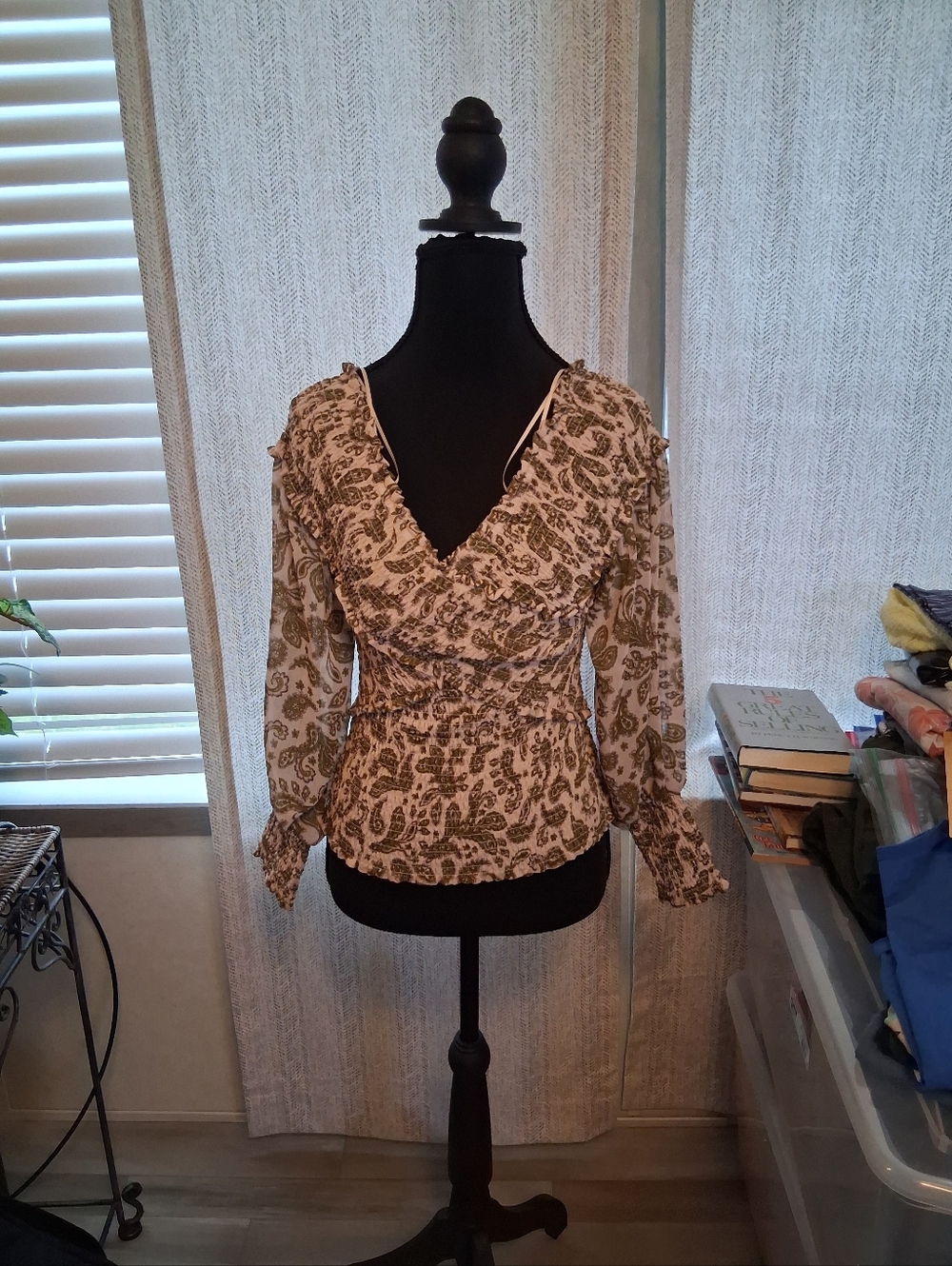 BB Dakota Steve Madden Cream and Olive Paisley Blouse Size Small